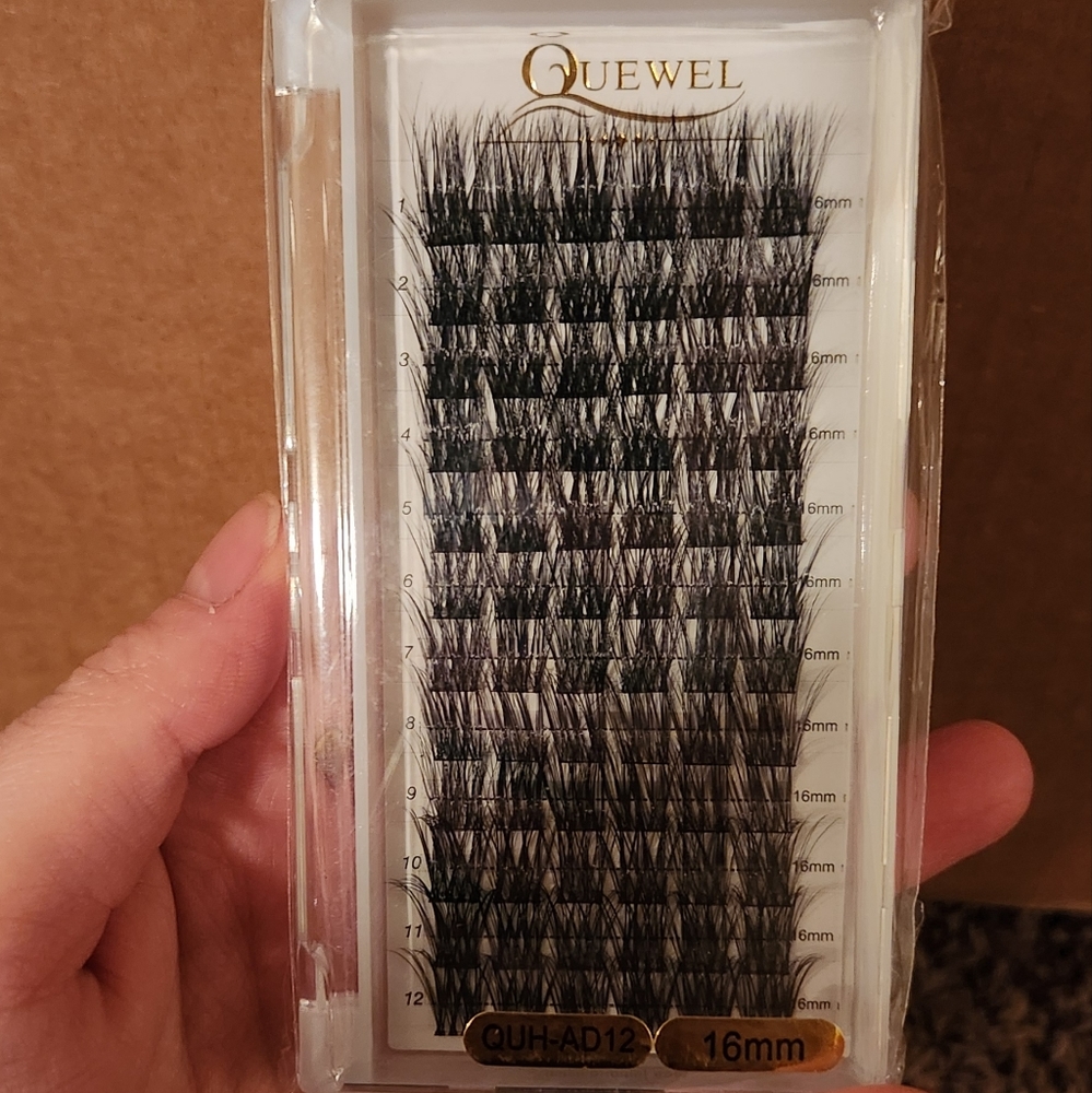Quewel Lash clusters